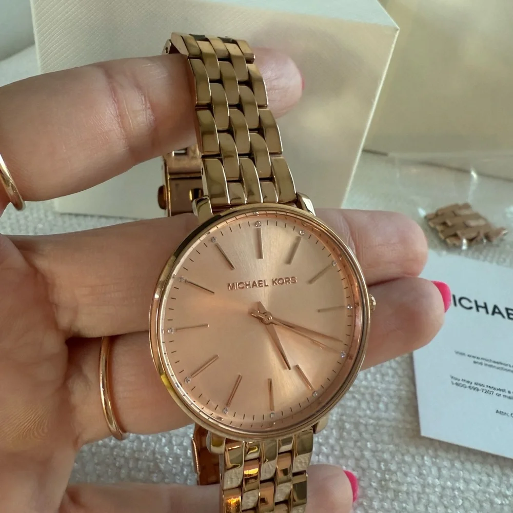 Michael Kors Gold Watch with Minimalist Dial and Link Bracelet - Picture 4 of 9